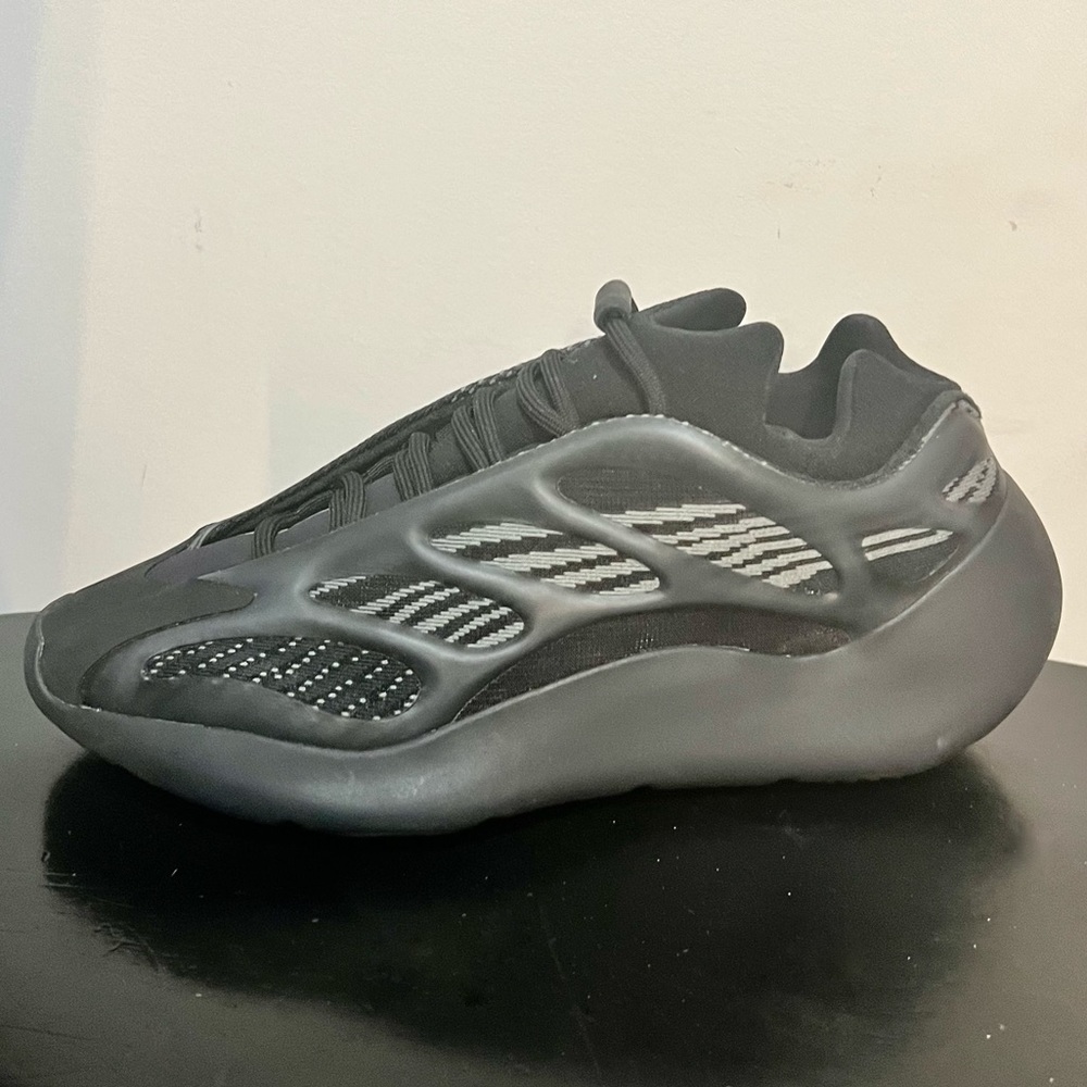 MOVING SALE - Yeezy 700s